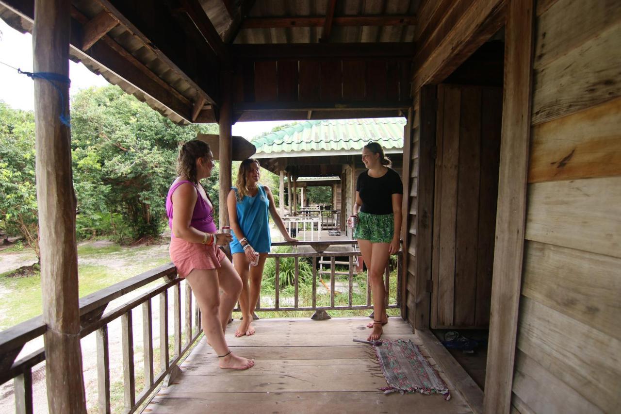 Mad Monkey Koh Rong Samloem Albergue Koh Rong Sanloem Exterior foto
