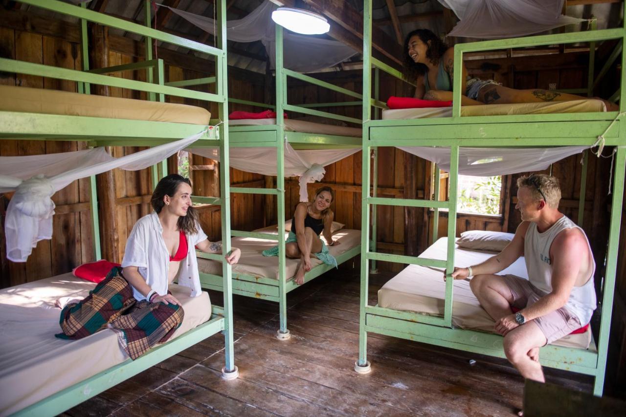 Mad Monkey Koh Rong Samloem Albergue Koh Rong Sanloem Exterior foto